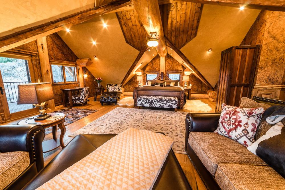 Suite with Hot Tub interior